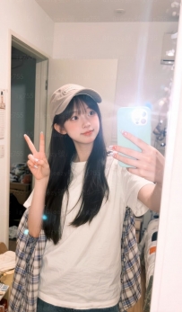 【魚魚】157  45KG  B  19歲     白嫩細腰 粉嫩小奶頭 第一次出來玩還會臉紅