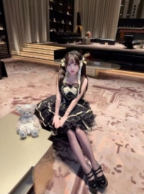 菲菲  161 D 43kg  21歲  嬌小可愛型  笑聲甜美又帶點壞，眼神會讓人想靠近 笑容帶羞