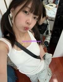 小柚子 155/45kg/B/20歲 千萬別被她的外表騙了哦,看似無害清秀的小隻女卻是性愛小能