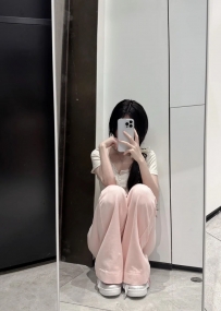 #貧乳學生妹 卓玲 160.45.B.19歲 #小奶可愛學生妹 皮膚白皙瘦小