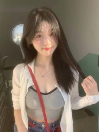 蘑菇 158/46/C/20歲 清純小學妹 #在校學生 古靈精怪小女孩，會撒嬌會賣萌  皮膚白，鵝