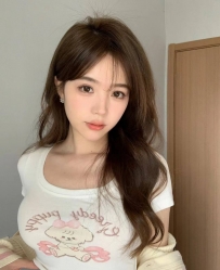 #皮膚白皙 萱萱 160cm 46kg C 21歲 大眼睛 女友類型 身材嬌小靈活