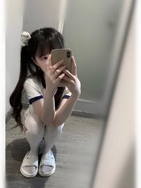 莉詩 155.42.B.18歲 嬌小玲瓏   纖細身材  皮膚白皙 色色女 喜歡火車便當的姿勢 給人