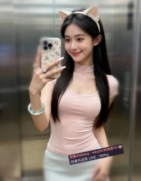 雅雯 163 48 D 22歲  外表甜美文靜，卻意外地大膽直接，眼神裡閃爍著調皮的光芒