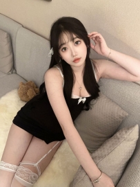 怡潔  158cm 45kg C+  21歲  皮膚白皙 身材纖細  美腿讓人忍不住想摸一把 小騷貨是剛