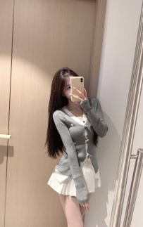 小怡 165cm  47kg  C奶  22歲   天使臉蛋 × 魔鬼身材的完美融合  擁有甜美可愛的天使