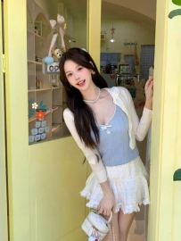 妍妍 164/46/D/26歲    小隻騷妹 × 慾火藏不住  外表清新乖巧，其實內心超騷超會撩講