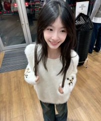 新樂 158cmC奶19歲    第一次下海兼職乾淨   沒有刺青乖乖牌女生 喜歡就約   不要猶豫