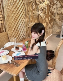 曉曉 156 C 21歲 身材火辣，性格外冷內熱，眼神裡藏著萬種風情，像個成熟的小女人