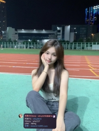 小曼   165cm 45kg C奶 21歲 活潑開朗愛笑的陽光女孩 小腰精讓你想抱緊處理 乳頭很軟