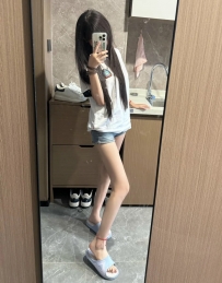 #皮膚白皙 星星 160cm 45kg B 21歲 性格親和好講話 身材也很棒