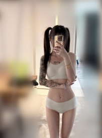 歡心 157cm.C奶.45kg.20歲 8+9女孩 很早就輟學進入社會  主動的M 無論是前戲互動還是