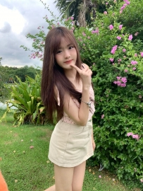 #第一次下海 三點粉嫩 依依 160.C.42kg.18歲臉蛋甜美 清晰可人   小臉古錐大眼睛很會