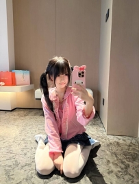 小閃 158 43 Ccup 20歲    聲音奶到心酥  喜歡抱著不放手服務 無套吹 69 舔蛋 共浴 親