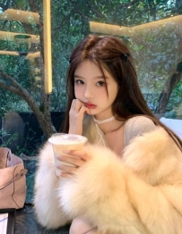 莉莉  156.43kg.C.22歲    少經驗的乖乖女  清純又可愛  膚白水嫩嫩的小臉 真的超想捏