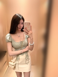 啾啾  163.D.47.25歲   臉蛋瓜子臉~ 脣紅齒白的    #然後身材苗條 長髮飄飄