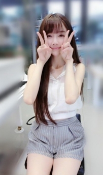 滨崎 163/C/45kg/22岁  皮肤保养得很好 双峰坚挺粉红  口交技术超级赞 很会吹