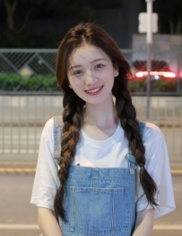 小亦 156- 44-B- 18歲    蘿莉少女 天生可愛模樣  小小一隻 三點粉嫩 穴緊