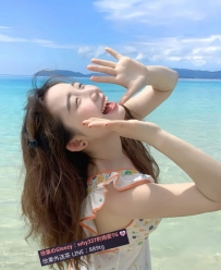 芷晴 160 44 C 21歲  笑容甜美親切，眼睛亮亮的很有靈氣，，個性單純開朗