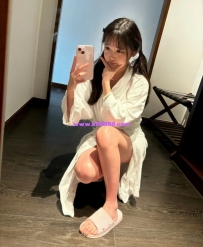 小雪 158cm/B+cup/20歲/45kg #清秀外貌笑容甜美 精緻的五官迷人的笑容