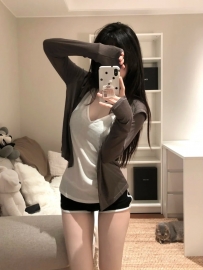 苡真｜160｜47｜21講話時總帶著一點氣音 讓人聽得心頭發燙  身體特別柔軟 一靠著就像