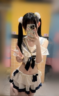 露露 158/42kg/B+/19歲    #清純甜美可愛 有女友FU   顏值高 大眼 身材好 娃娃臉   #