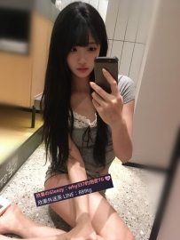 甜甜 160cm・C奶 ・44kg・18歲 外表清純笑起來很甜 但身材比例很好  皮膚白嫩貼著很舒