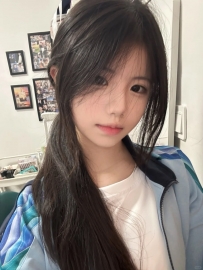 橙橙 158cm/ C奶/ 19歲    小隻馬萌妹 聲音奶奶的  講話喜歡撒嬌 性格很黏人