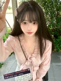 小詩 160cm 45kg C奶  21歲  清純鄰家小女孩 性格溫柔腼腆 長相甜美  聲音好聽 下面還