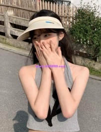 小婷 162/B/46/21歲  美腿長髮氣質妹，靦腆害羞的外貌下