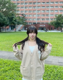 乖乖  158cm/Ccup/45kg/20歲      誘人小隻馬 身材好  #清秀可人   嬌小笑容甜美 說