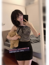 竹竹  160cm. 44kg. Ccup. 22歲 美腿超級勾人，喜歡穿黑絲+小短裙 出門也不穿內衣內褲
