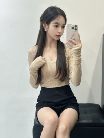 小堤 164/47kg/D/23歲 白長美腿 床上功夫技巧一流    修長細直的美腿  女友式服務