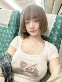 #學生妹 欣妍 20歲  160cm / 45kg / B奶 / 初戀系臉蛋  還在唸書的年紀，第一次陪哥哥