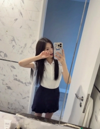 依諾 160.C.45.22歲  純慾系 短期兼職   第一眼給人感覺甜美可愛有fu