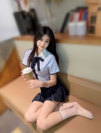 晴楠 159cm/44kg/C杯/22岁可爱 笑起来很甜美 温柔 脾气好