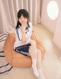 雨菲：158-B-43-18歲   青春無敵小妹 活潑又可愛 看起來充滿活力。她的笑容明亮又可愛