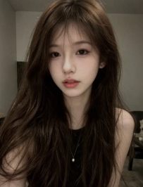 瑄瑄：163/C/48/25歲    文青氣質的研究所女孩  外貌清新乖巧，床上卻是熱情小野貓