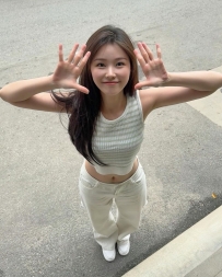 小淮 162cm 46kg C奶 22歲 嬌小年輕 非常好配合  好聊熱情健談 會撒嬌  配合度高