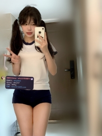 慕青 162 C 45  20歲   長腿學生妹打扮氣質漂亮 黑長直髮 笑起來特別治癒 有一種濃濃