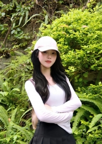 晴怡 | 165cm / 47kg / C罩杯 / 22歲  新加坡留學歸來的正妹，優雅氣質，談吐大方。身