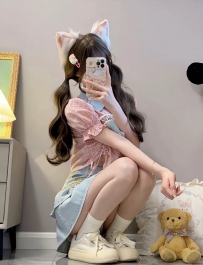 彤彤 158.45.C.19歲 #身材小巧玲瓏 皮膚白嫩 聲音奶得不行