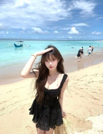 佑怡 157cm.B-Ccup.44kg.21歲 陽光女孩 喜歡嘗試各種不 同的事物  膚色白皙 胸部柔軟