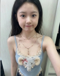 小野 155.C+.44.19歲 鄰家小妹 清秀可愛  一雙大眼睛 粉嫩雙奶 小親親 小咬咬