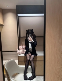 雨柔 155cm.40kg.Bcup.18歲  絕美誘人小粉逼 今年剛滿18歲   幼齒小蘿莉 很漂亮的小姑