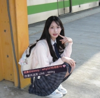 可昕｜160cm｜18歲｜Ccup 高顏值甜妹 人小但存在感很強 一靠近就有熱度 互動黏度高