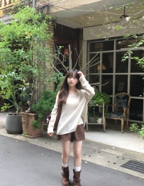 夢露 165.47.C.21歲 #女大生 現在是一位秘書  氣質很好 身材非常讚 饑渴的少女