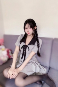 小满 158cm.B杯.19岁.45kg  #幼齿高中学生 皮肤白皙 无刺青 不抽烟 无男友 本人很乖巧