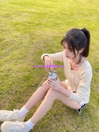 小莫 160/46/B/19歲 #活潑朝氣學生妹妹 扎高馬尾約會喔~