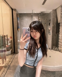 冰菱 158.45.D.19歲    長相清純可人、皮膚均勻剔透 、嬌小可愛適合玩火車便當 、很健